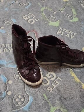 Nike Women's High-Top Sneakers in Burgundy and Black